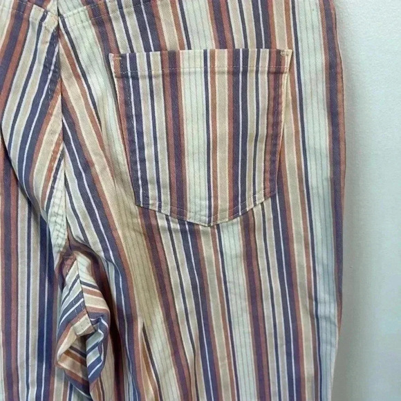 Size 10 gloria Vanderbilt capris. New. Pink, purple and coral stripes. Summer. - Picture 7 of 9